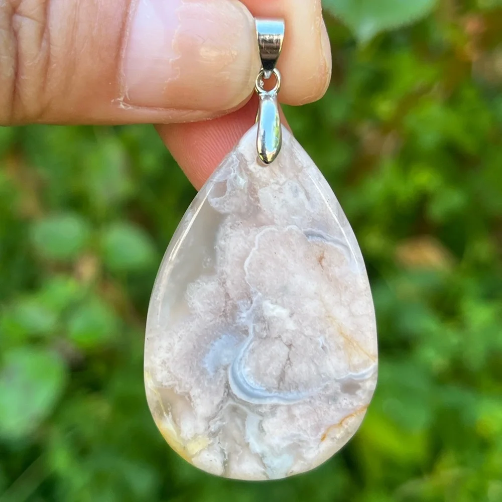 Silver‎ plated flower agate pendant